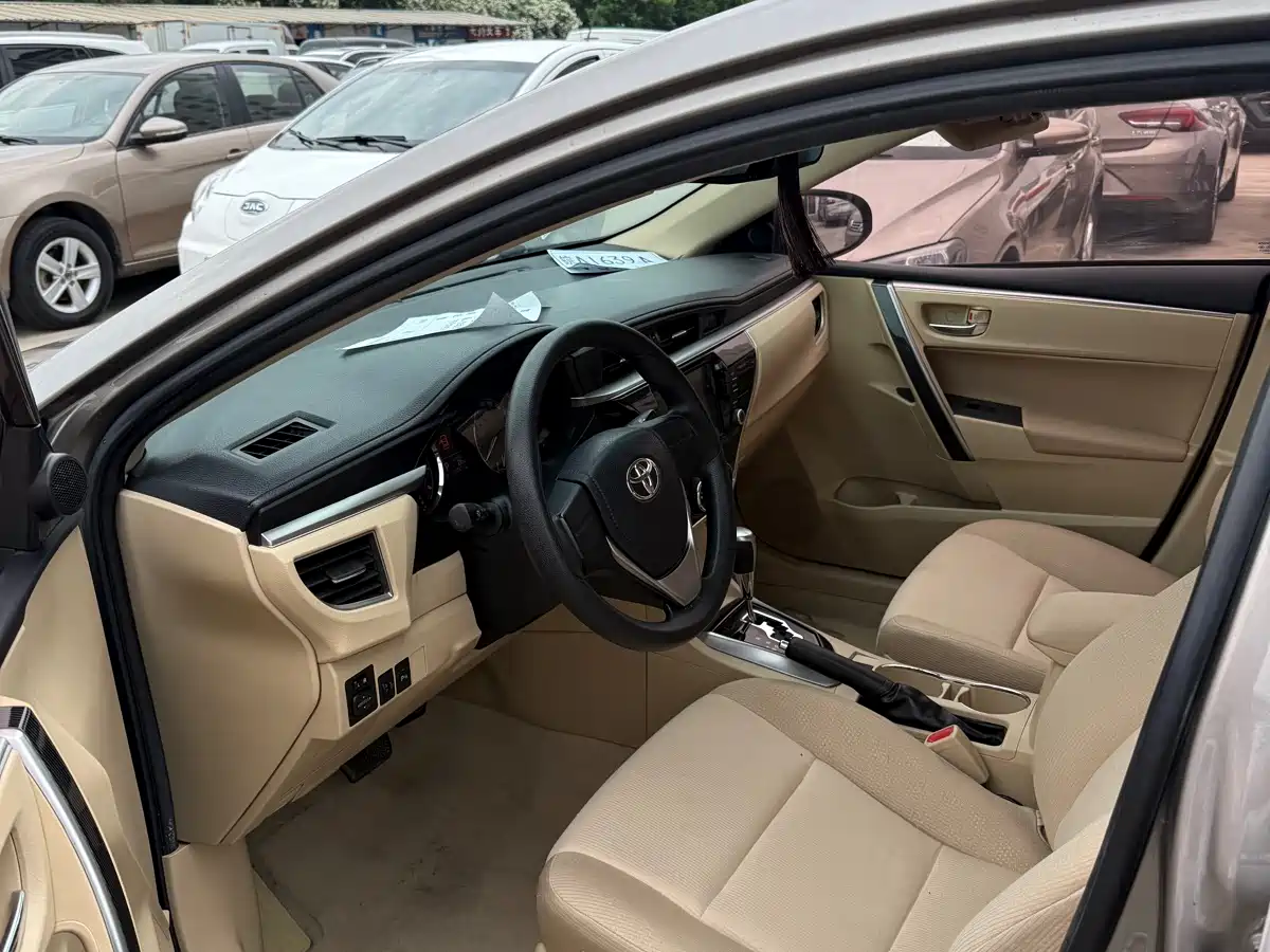 Toyota Corolla 2016 1.6L CVT GL-i Cool Edition фото 4
