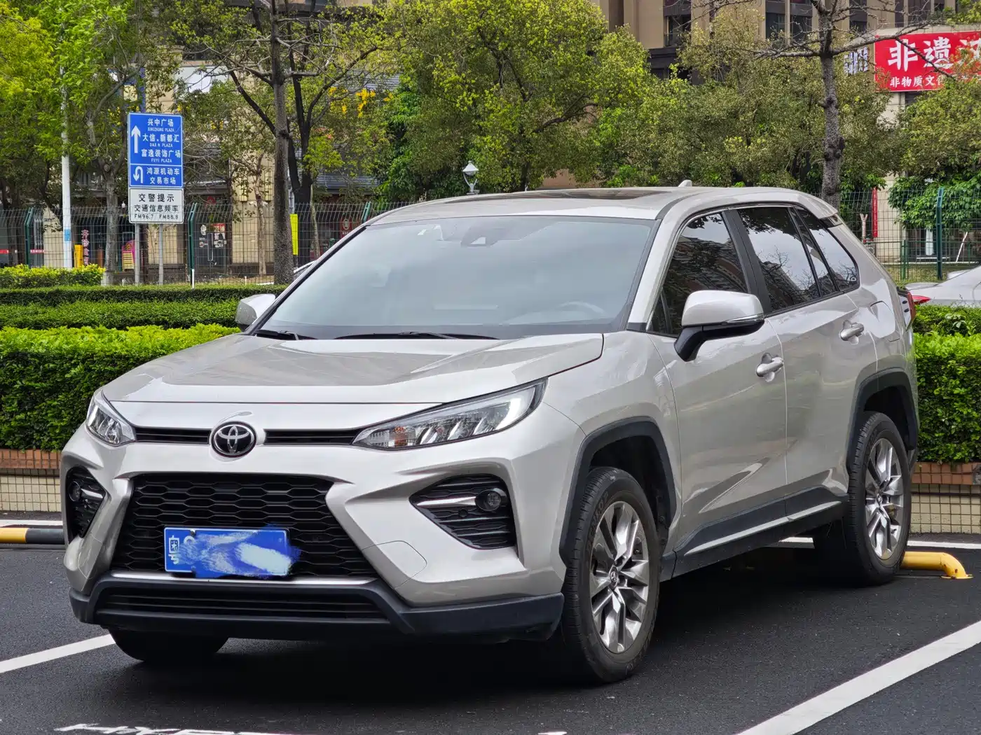 Toyota Wildlander 2022 2.0L CVT FWD Luxury Edition фото 3