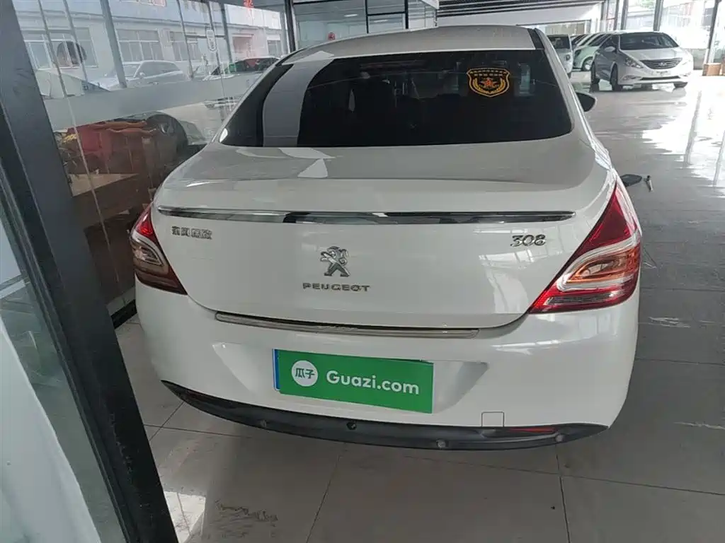 Peugeot 308 2014 Model Joy Edition Classic 1.6L Automatic Superior Style фото 6