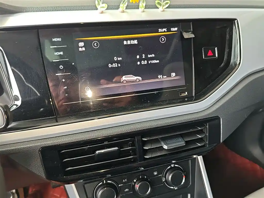 VOLKSWAGEN POLO