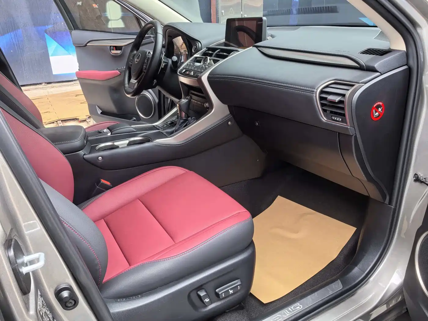 Lexus NX 2020 300h FWD F Sport China V фото 11