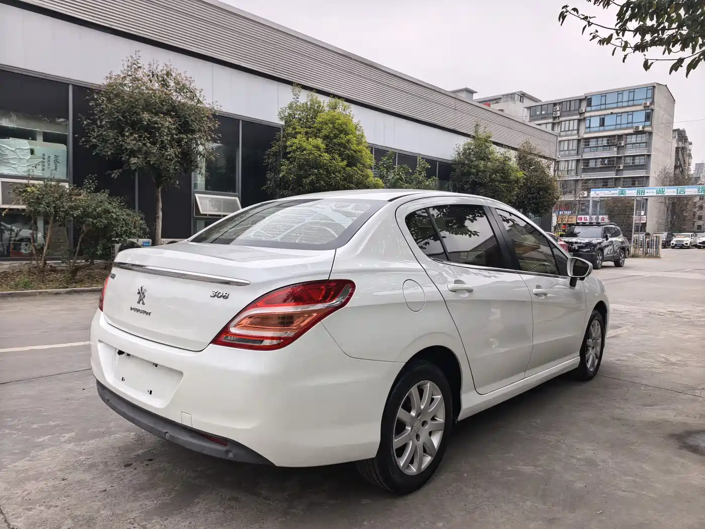 Peugeot 308 2014 Model Joy Edition Classic 1.6L Automatic Superior Style фото 5