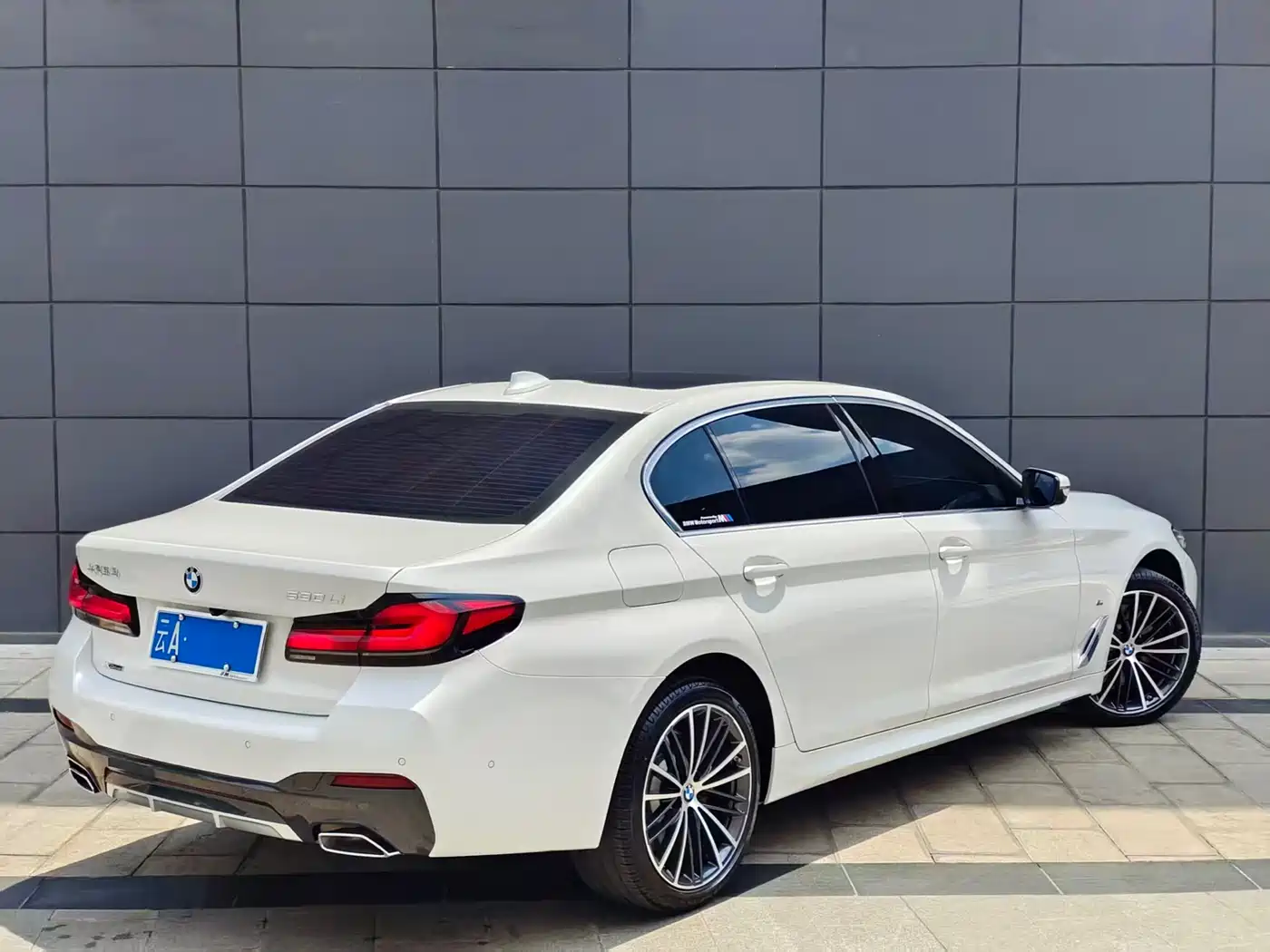 BMW 5 Series 2023 530Li Leading M Sport Package фото 3