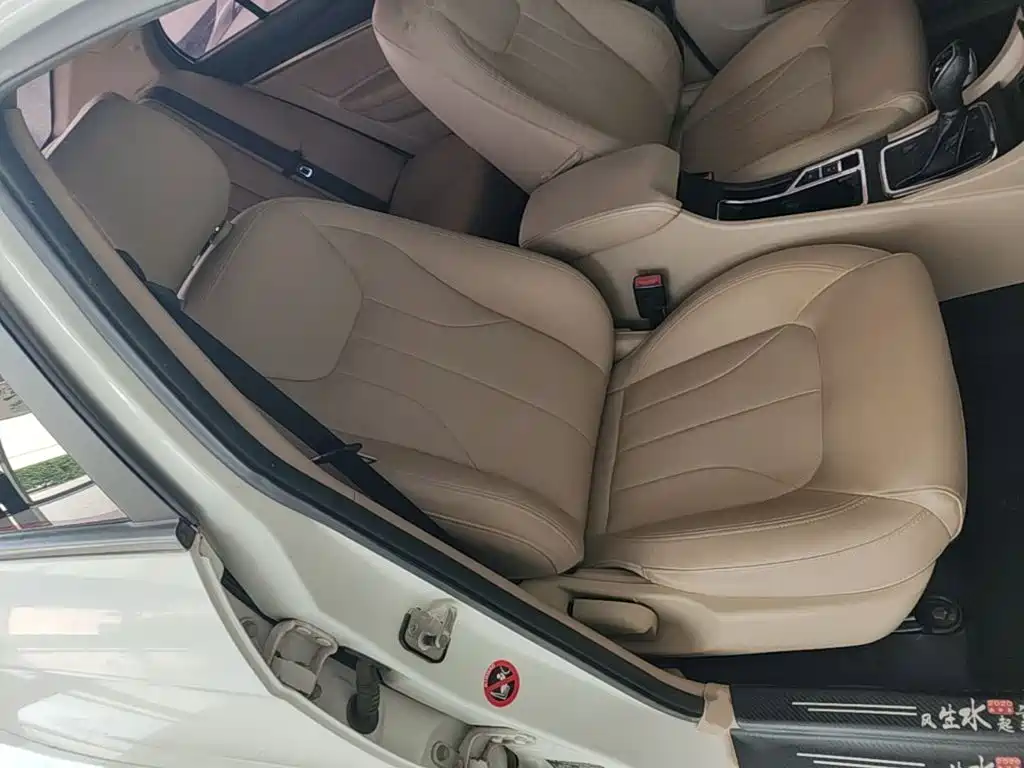 Фото 25 - Geely Emgrand