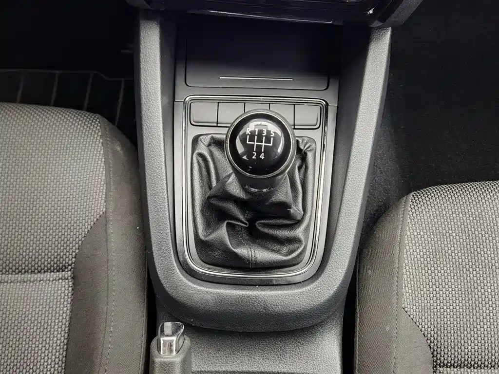 Volkswagen Sagitar 2015 1.6L Manual Fashion фото 13