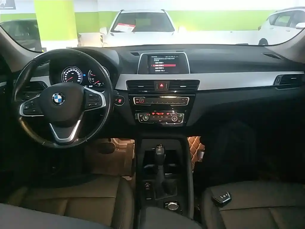 BMW X1 2018 sDrive18Li Fashion Model фото 10