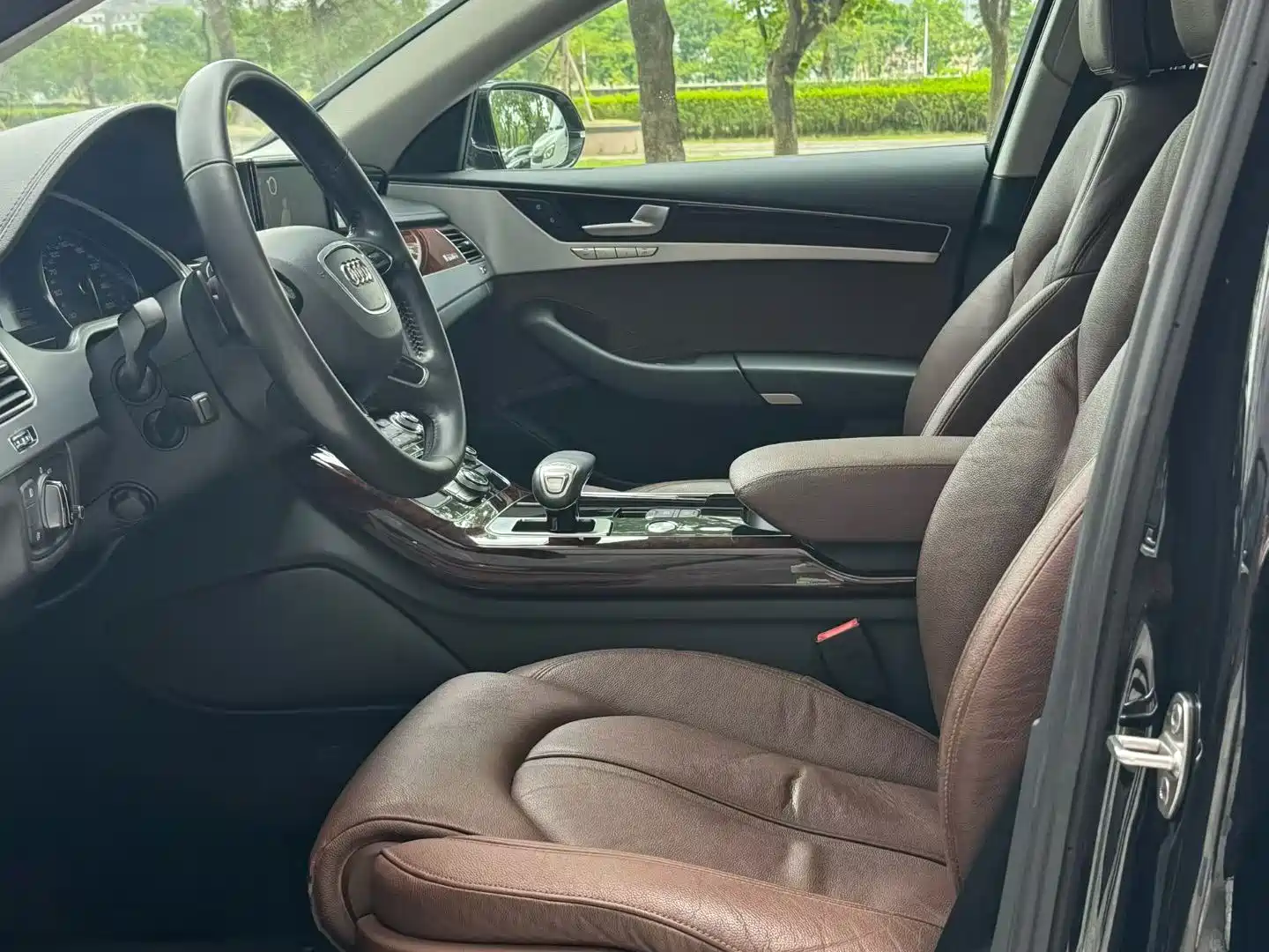 Photo 4 - Audi A8