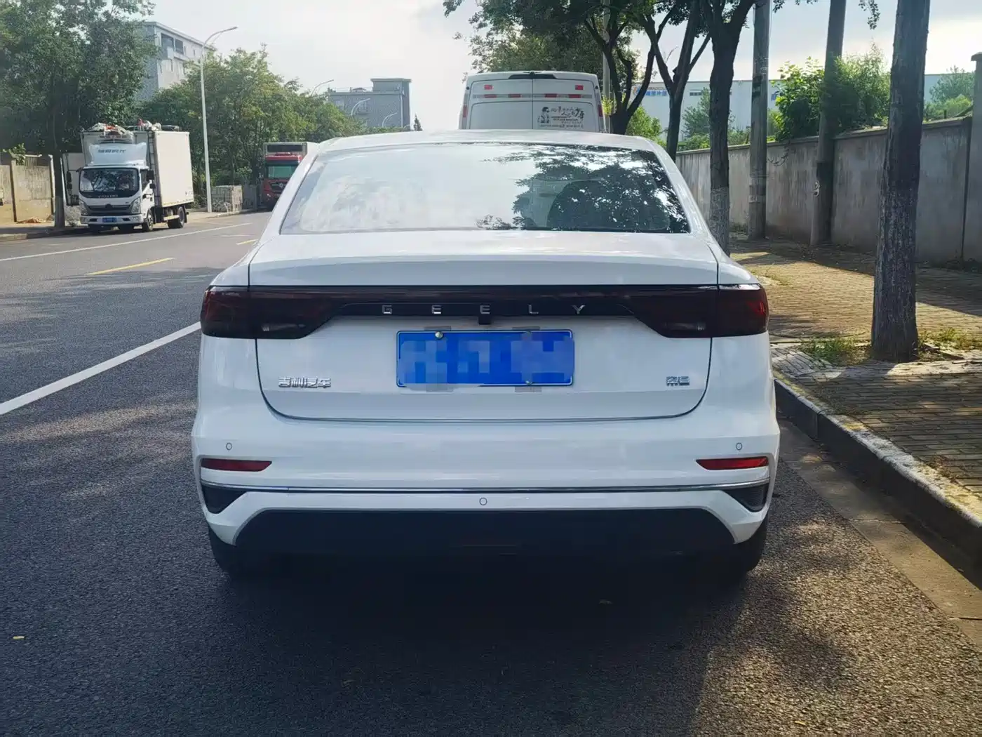Фото 6 - Geely Emgrand