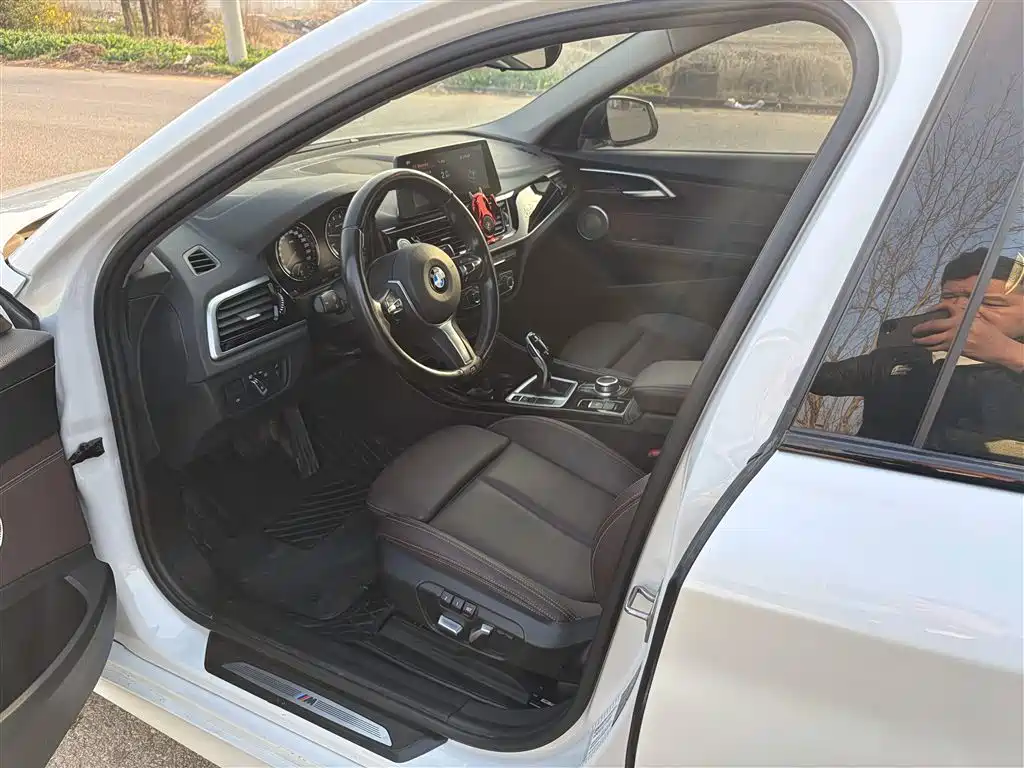 BMW 1 Series 2021 120i M Sport Shadow Edition фото 4