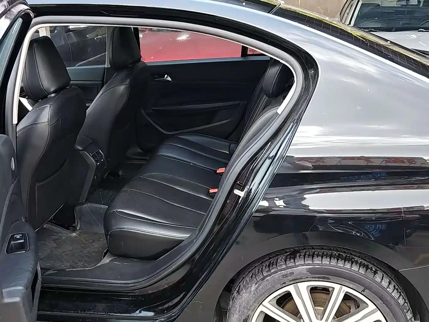 Peugeot 408 2016 1.6T Automatic Luxury Edition фото 9