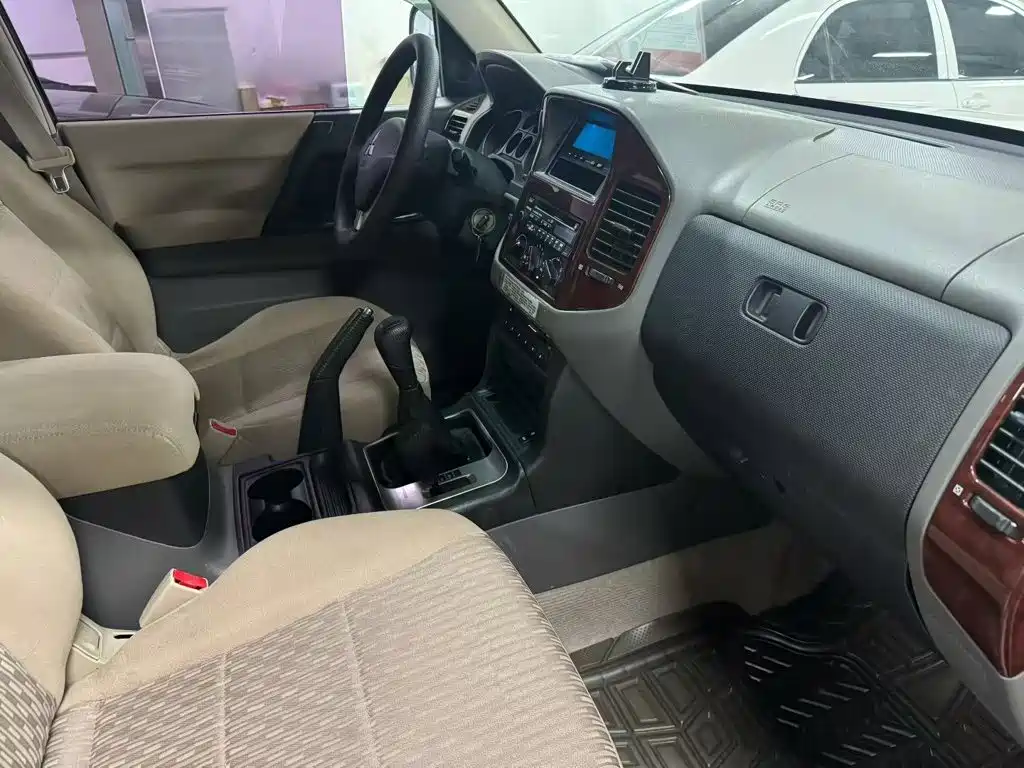 Mitsubishi Pajero 2011 2011 Mitsubishi Pajero V73 3.0L MT GLX