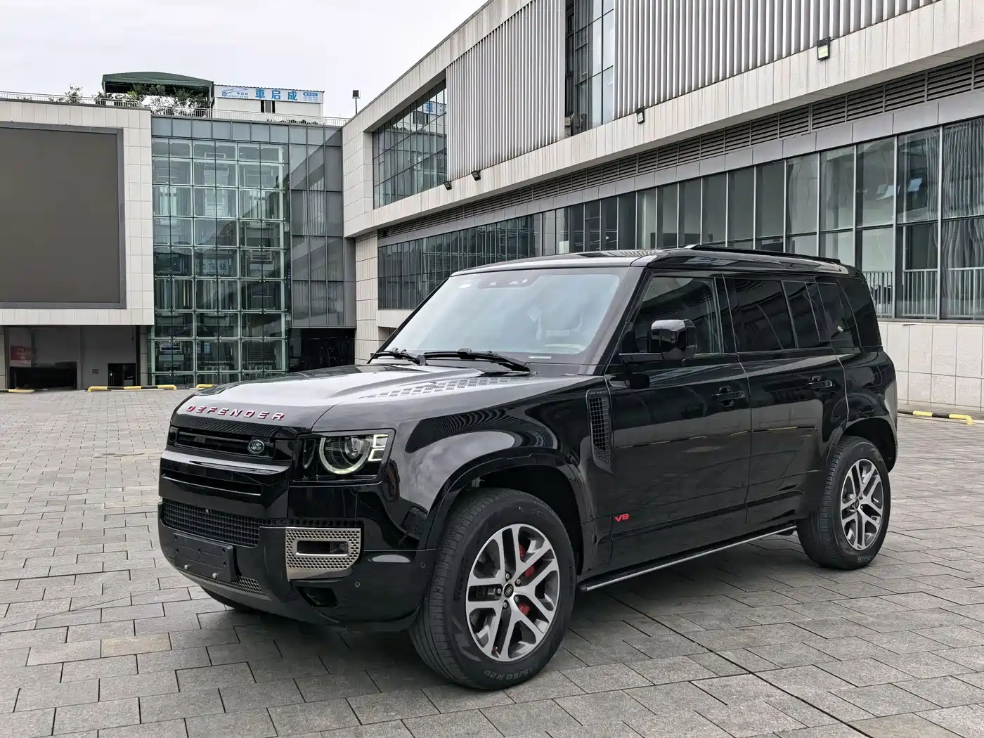 Land Rover Defender 2021 110 P400 X