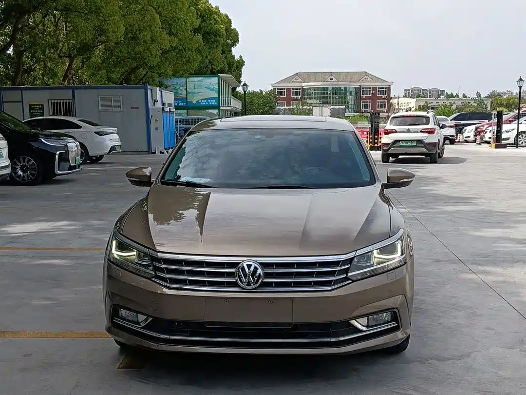 Volkswagen Passat 2017 330TSI DSG Luxury фото 2