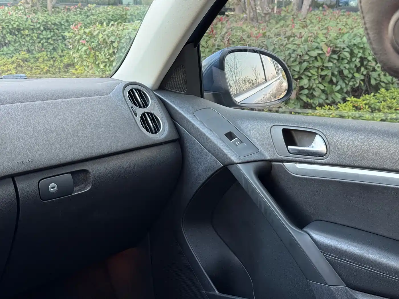 Volkswagen Tiguan 2012 2.0TSI Comfort фото 16