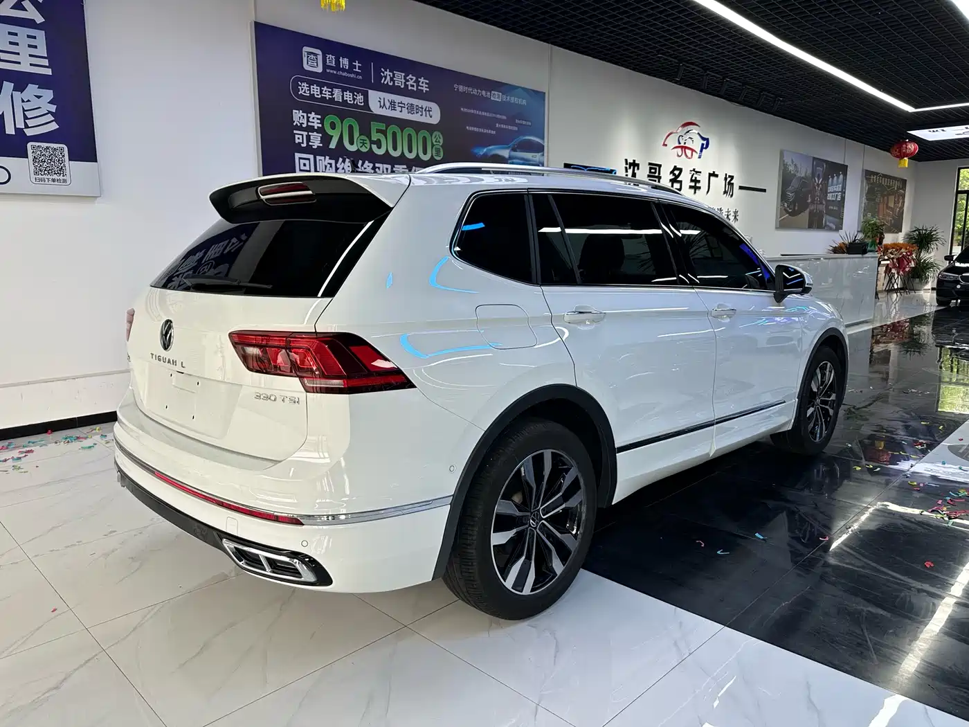 Photo 9 - Volkswagen Tiguan L