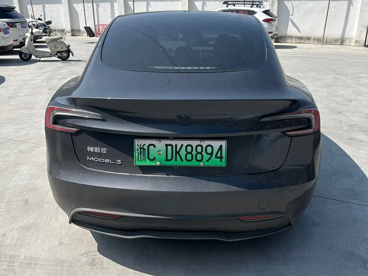 TESLA MODEL 3
