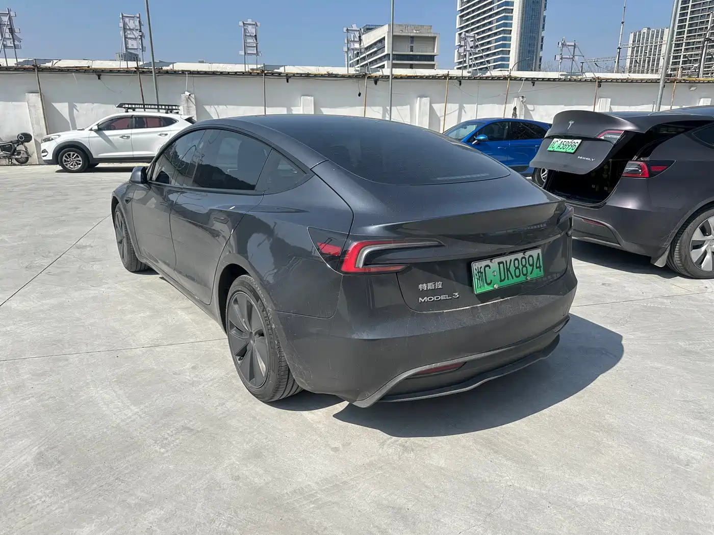 TESLA MODEL 3