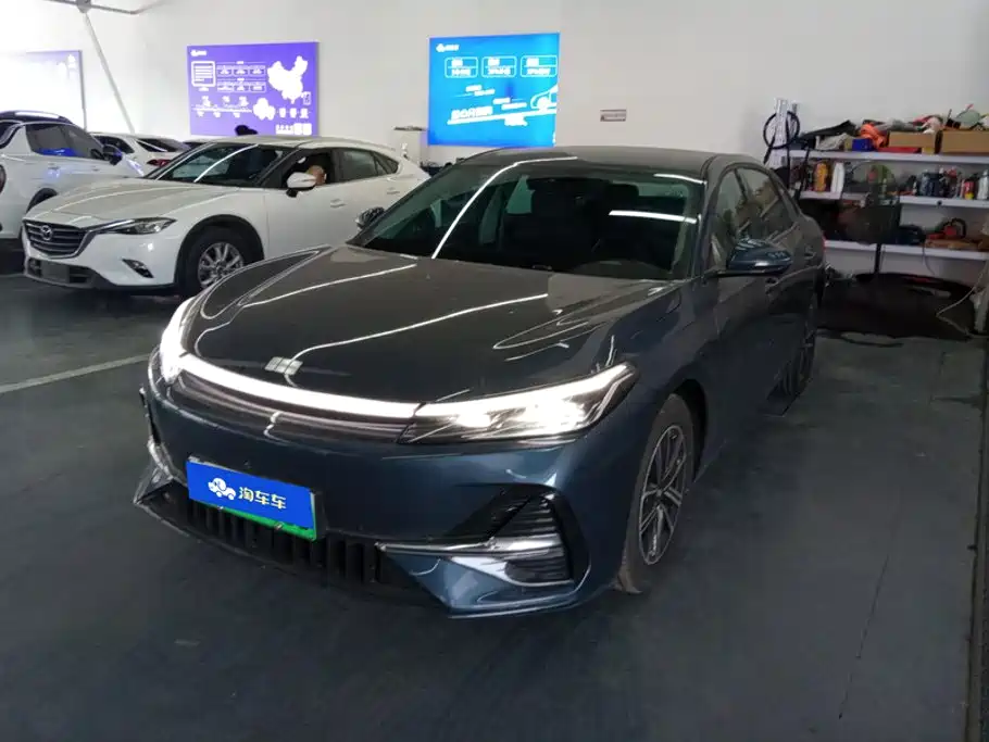 Geely Galaxy Galaxy A7 2025 2025 EM-i 70km Luxury Edition