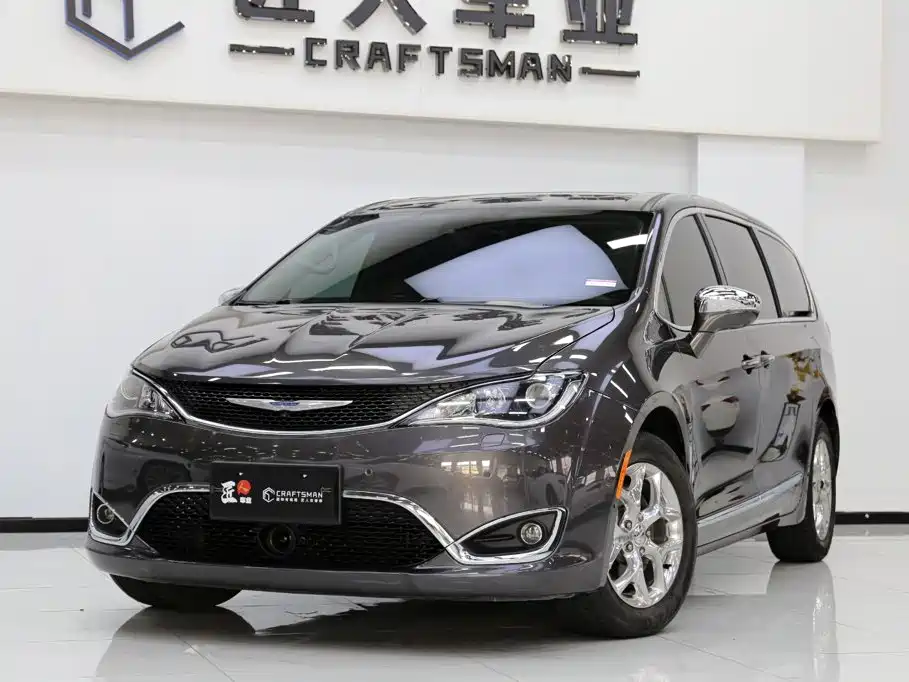 Chrysler Grand Voyager (Import) 2019 2017 3.6L Premium Edition