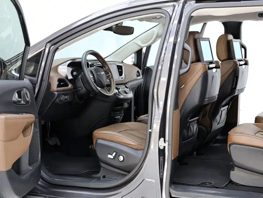 Chrysler Grand Voyager (Import) 2019 2017 3.6L Premium Edition