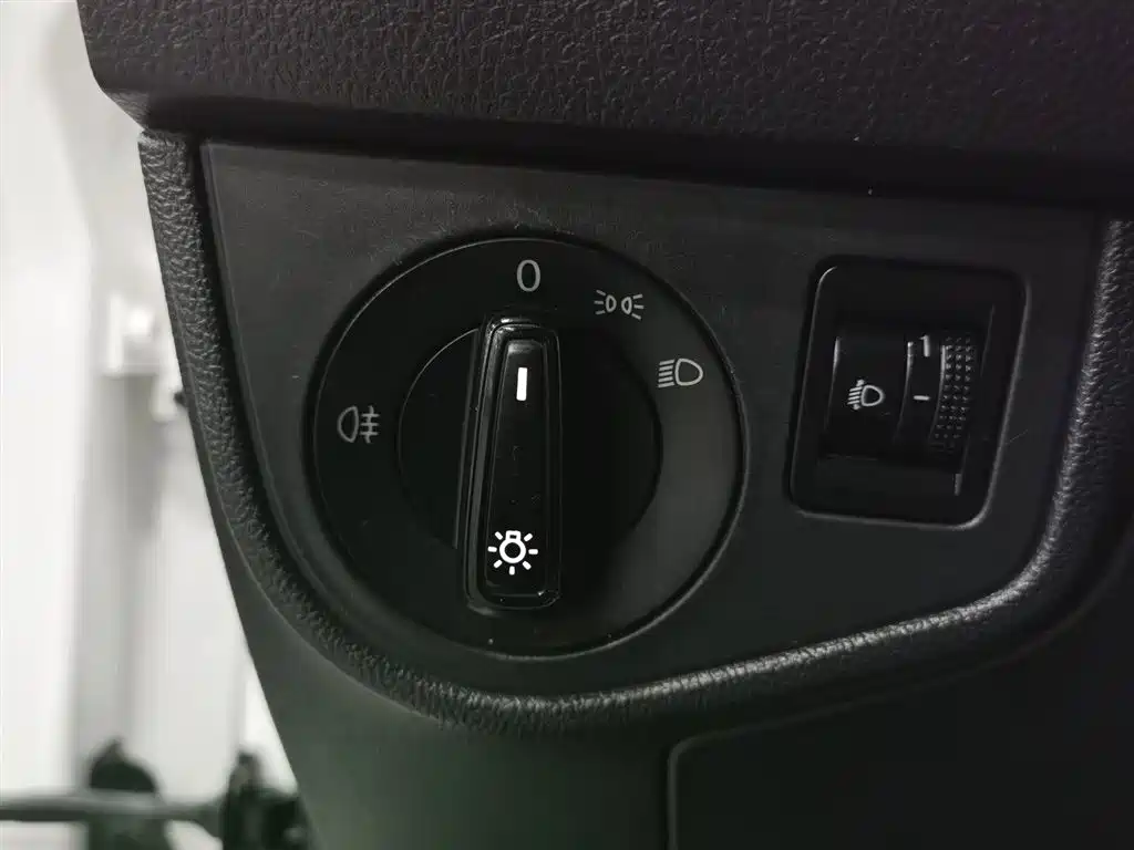 Volkswagen Polo 2019 Plus 1.5L Automatic Colorful Tech Edition фото 21