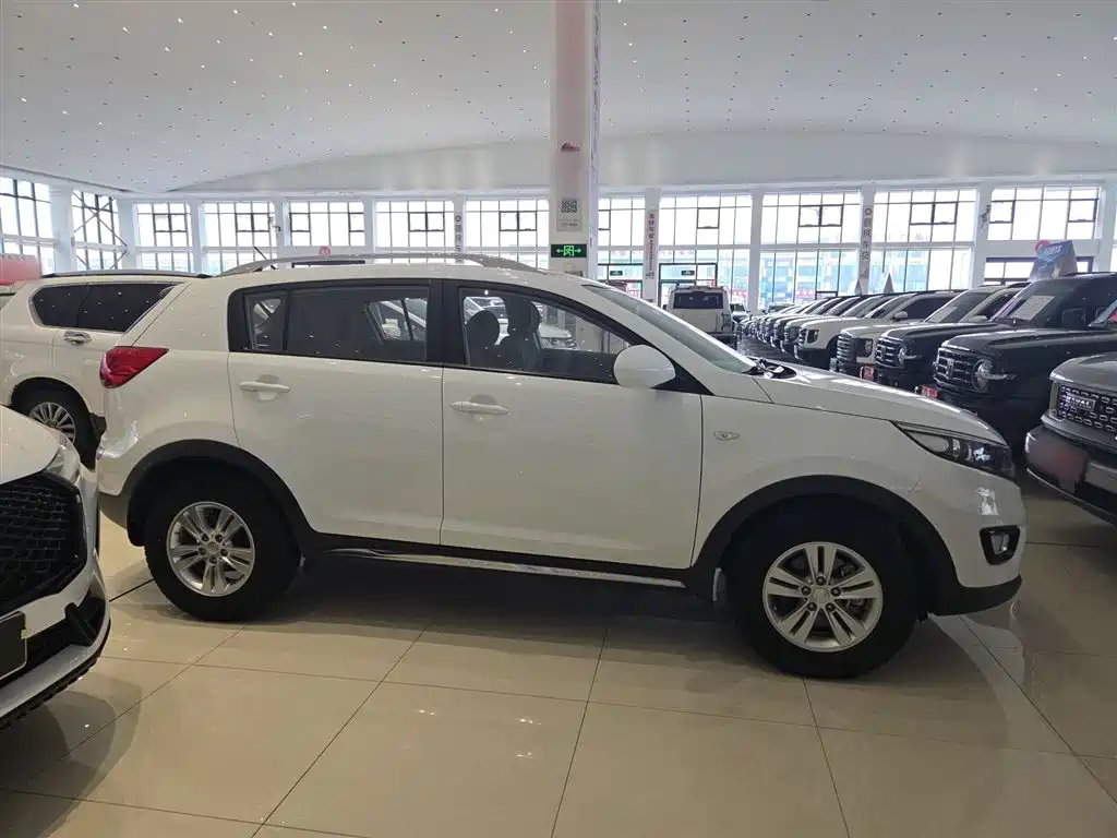 Kia Sportage 2016 2.0L Manual 2WD GL фото 5