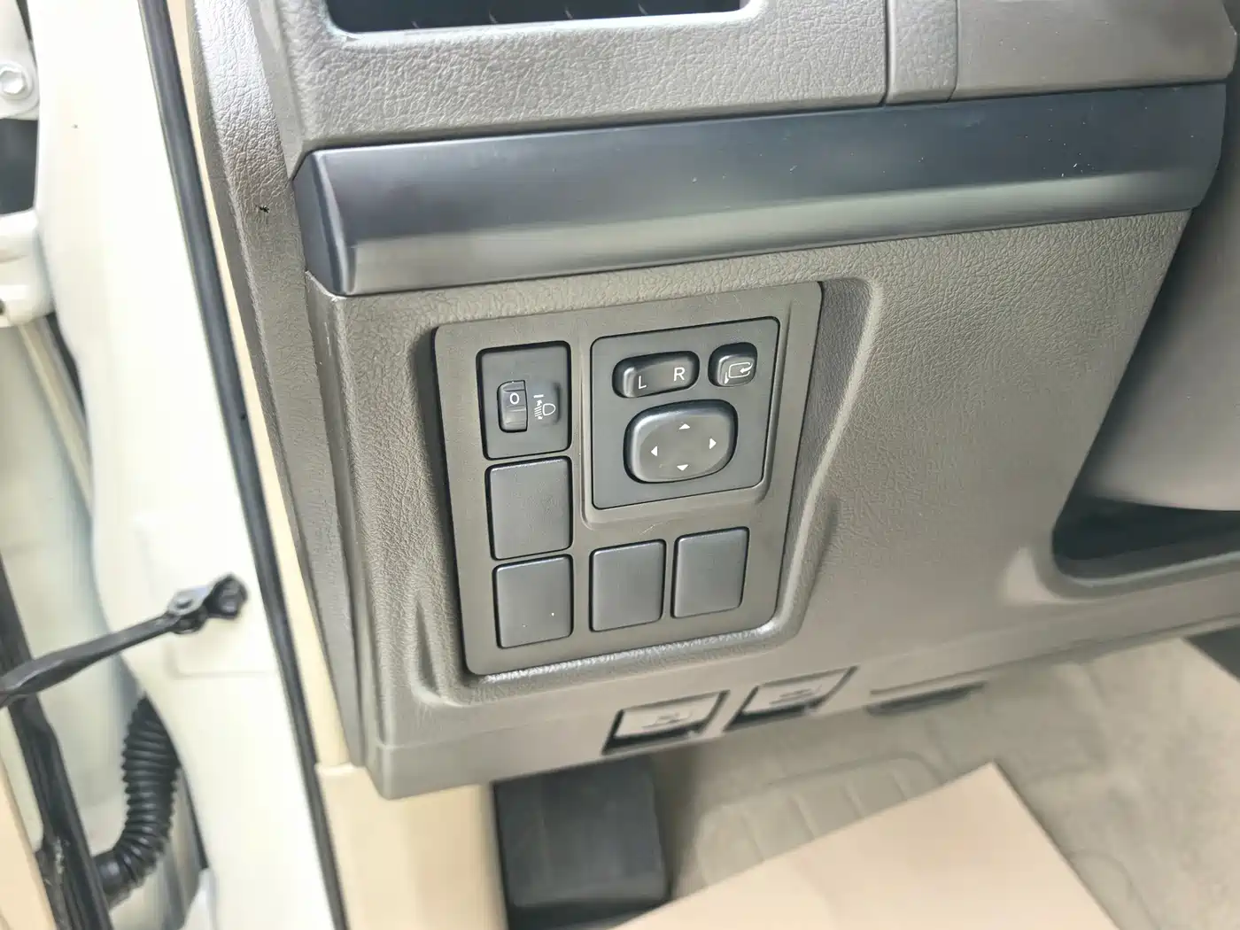 Toyota Prado (Import) 2010 2.7L Auto Luxury фото 7