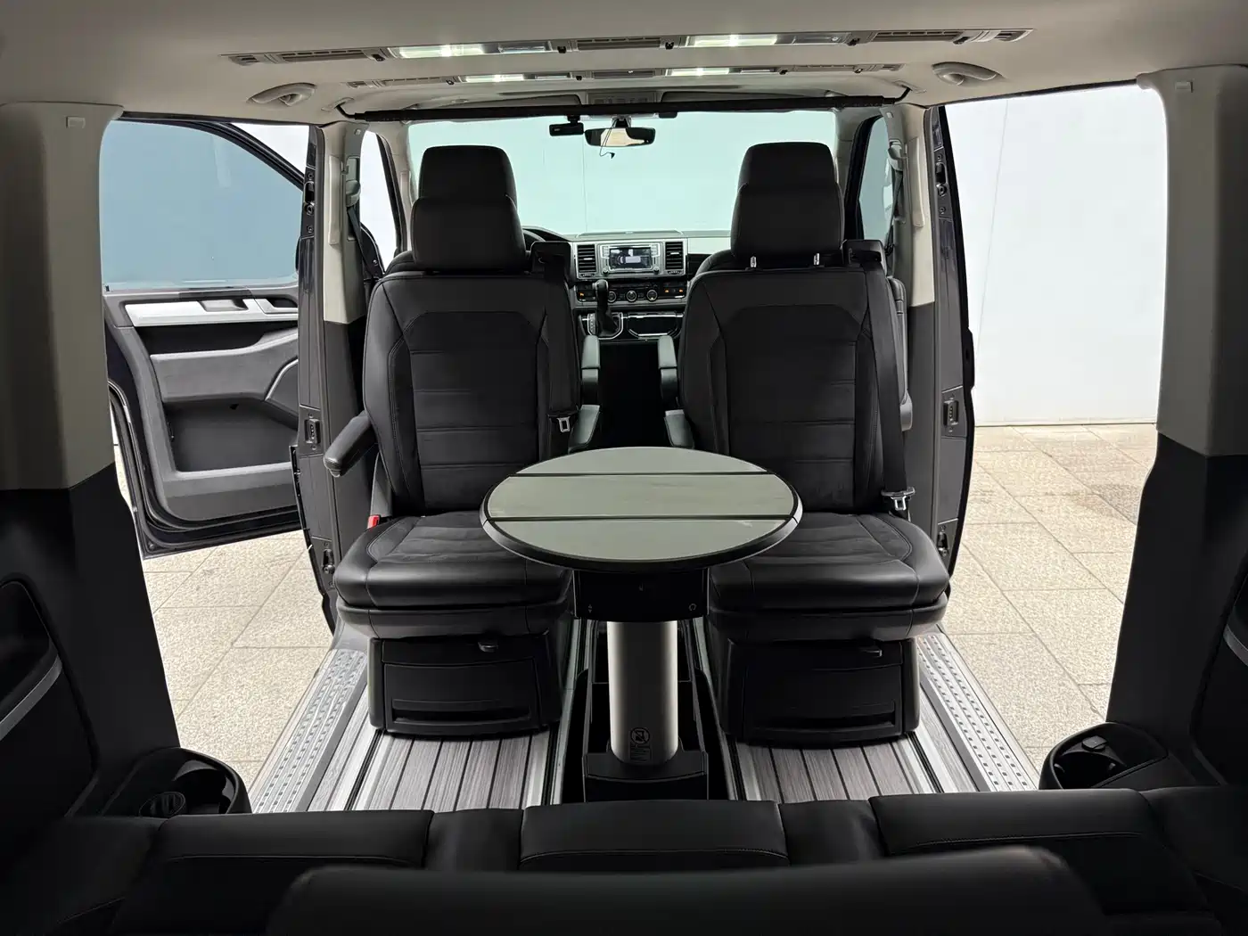 Volkswagen Multivan 2017 2.0TSI AWD Premium Edition 7-Seater фото 18