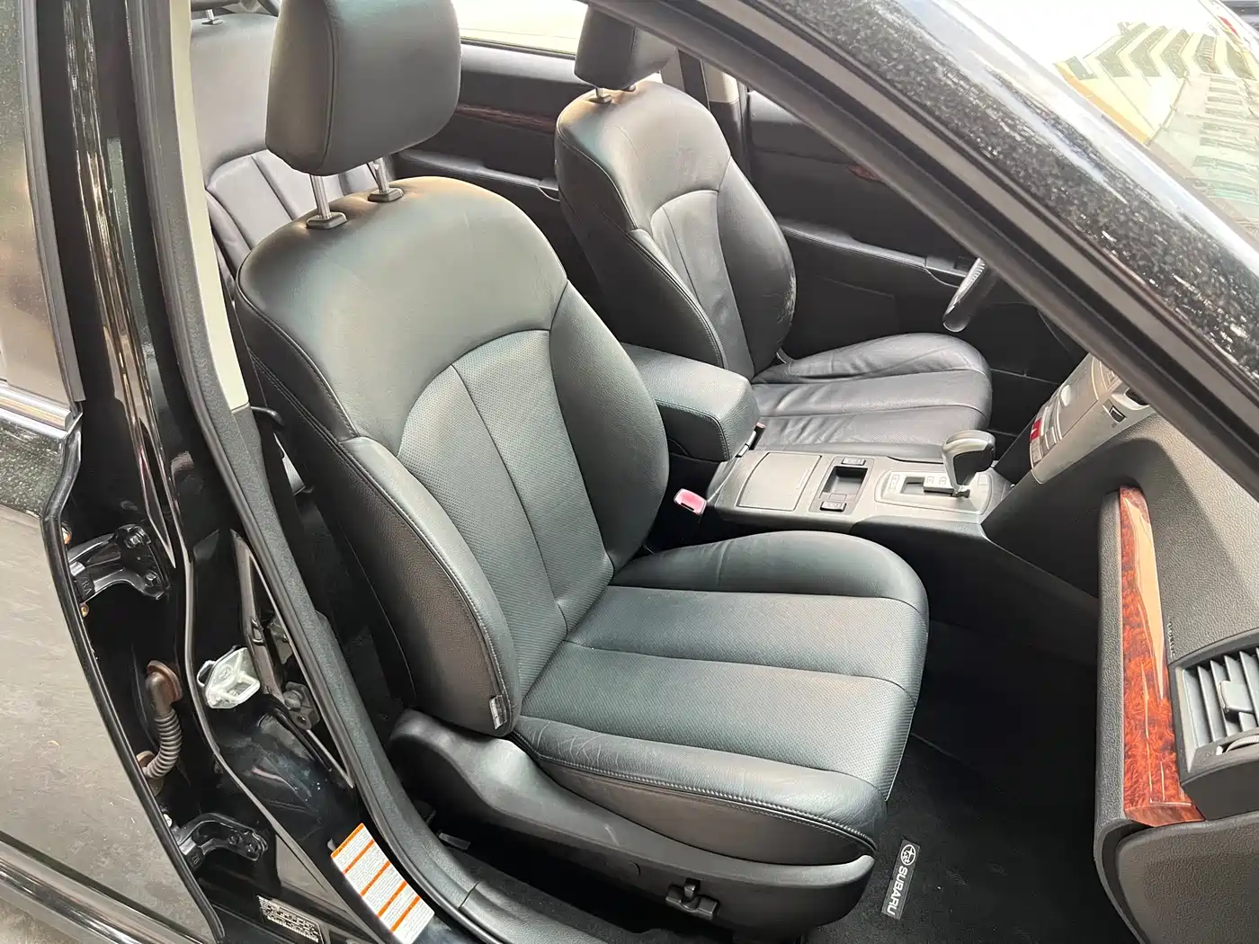 Subaru Legacy 2010 Model 2.5i Luxury Edition фото 9