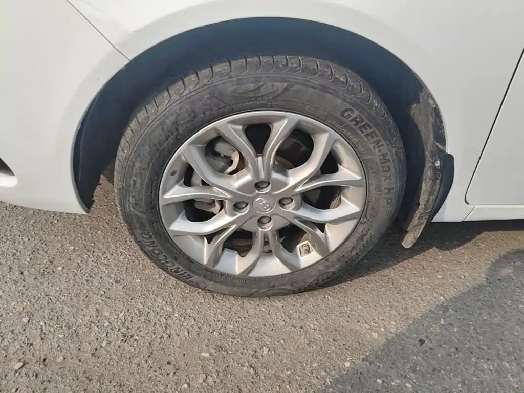 Фото 23 - Geely Vision