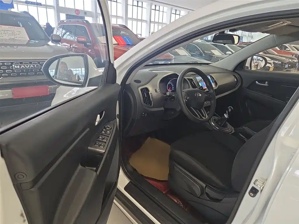 Kia Sportage 2016 2.0L Manual 2WD GL фото 9