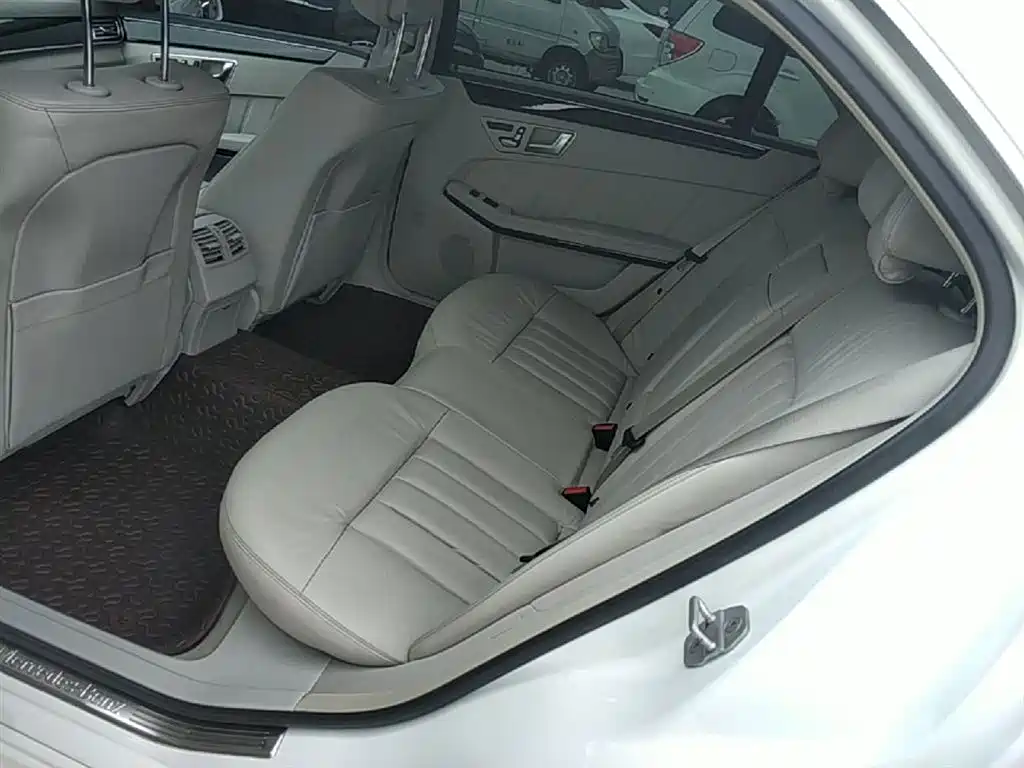 Mercedes-Benz E-Class 2014 E 300 L Sport фото 17