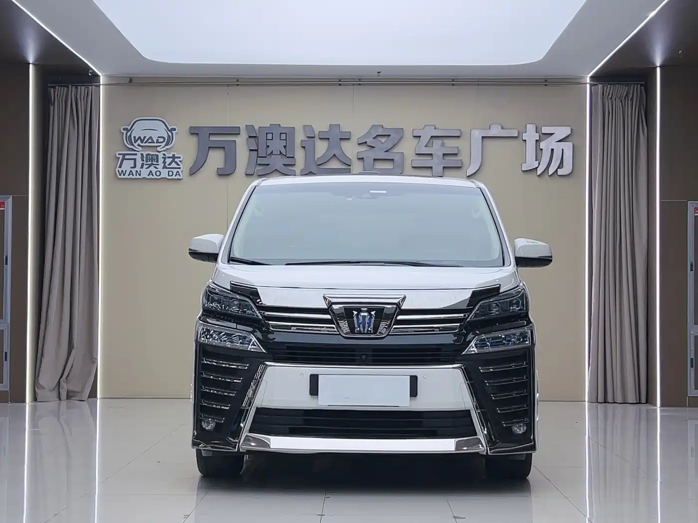 Фото 3 - Toyota Vellfire