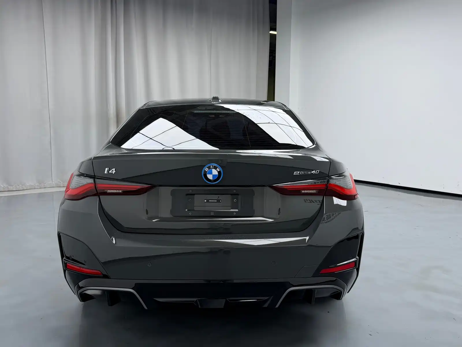 Фото 13 - BMW i4