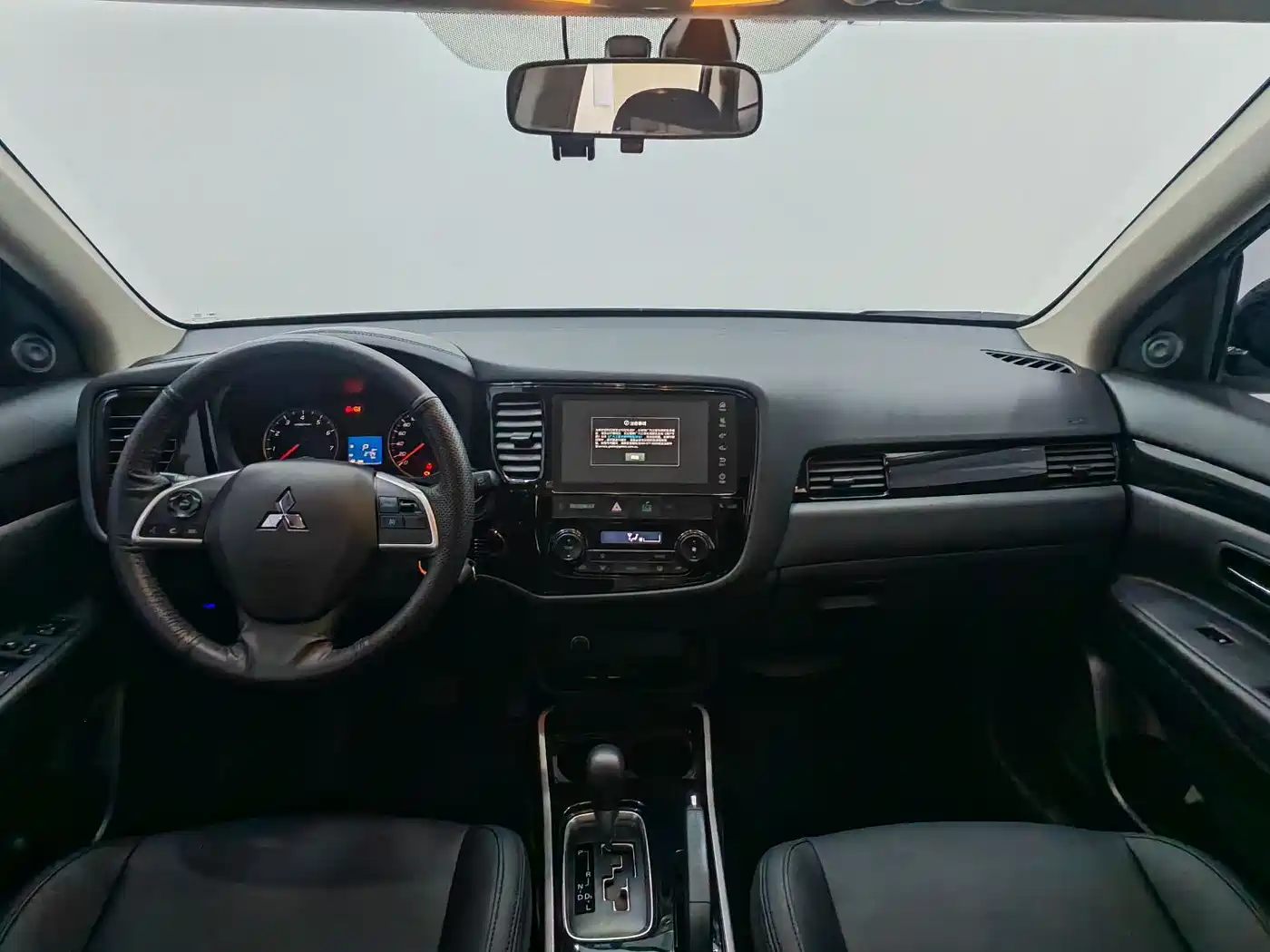 MITSUBISHI OUTLANDER