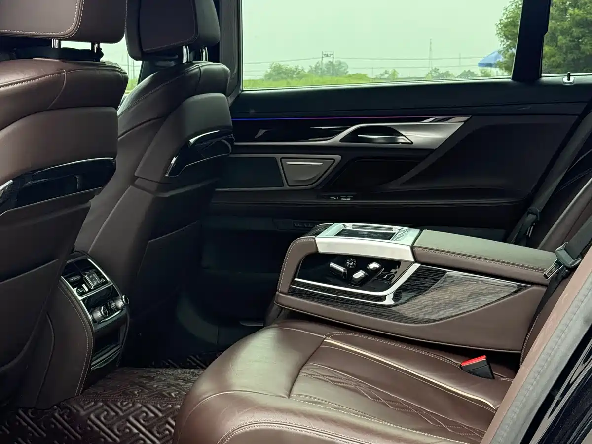 BMW 7-SERIES
