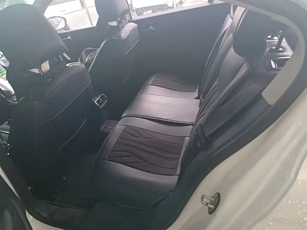 Peugeot 408 2018 350THP Automatic Luxury Edition фото 17