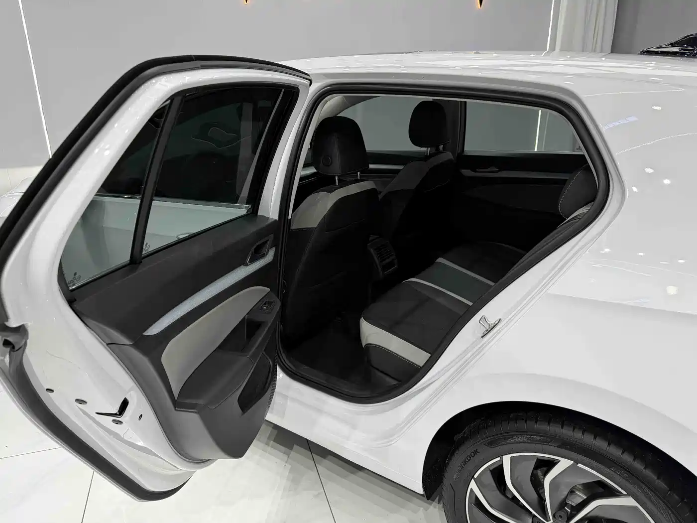 Volkswagen Golf 2023 280TSI DSG Pro фото 8