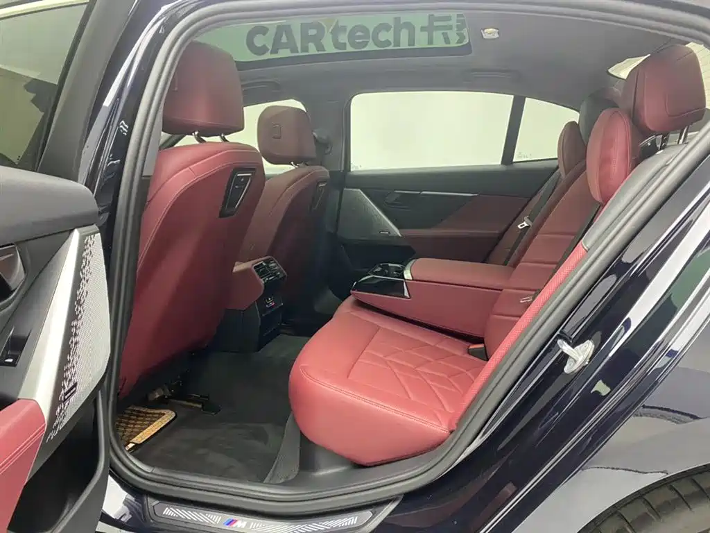 BMW 5 Series 2024 530Li Leading M Sport Package фото 19