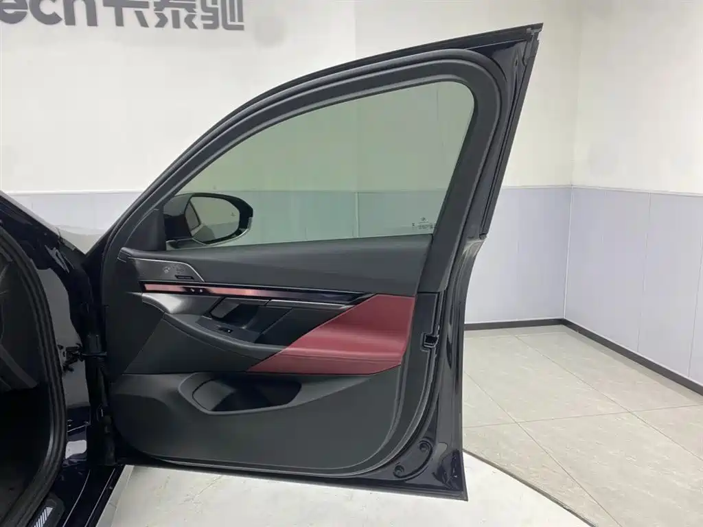 BMW 5 Series 2024 530Li Leading M Sport Package фото 16