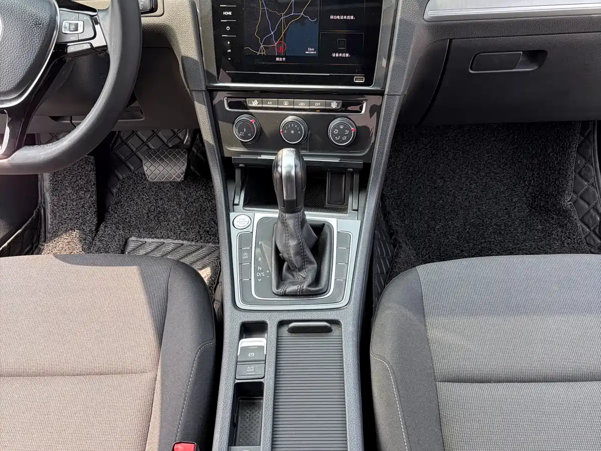 Volkswagen Golf 2020 Beloved Edition 200TSI DSG Comfort фото 7