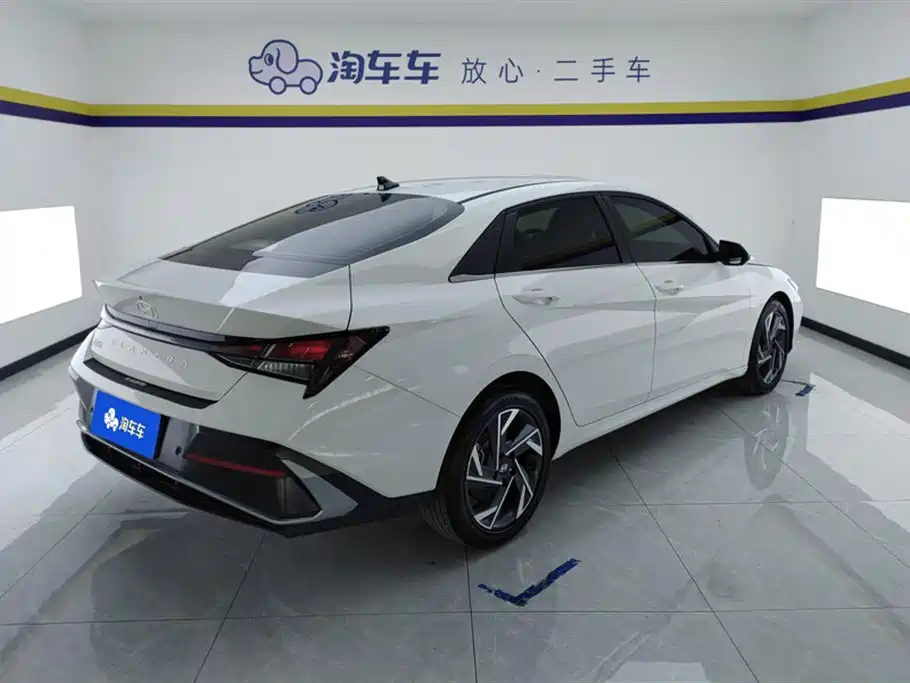 Hyundai Elantra 2023 1.5L CVT GLX Elite Edition фото 3