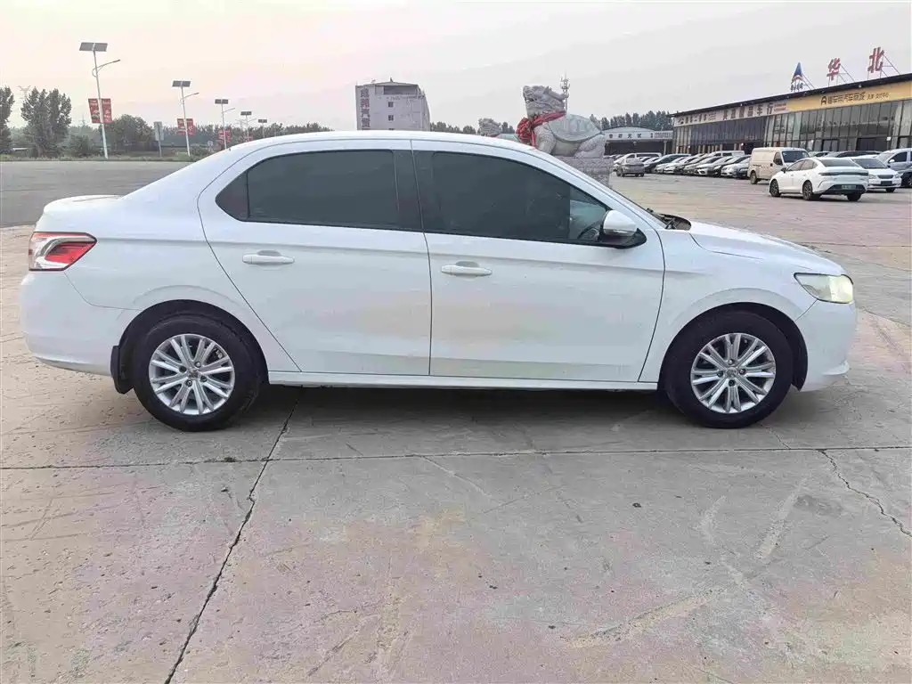 Peugeot 301 2015 2014 1.6L Manual Comfort Edition