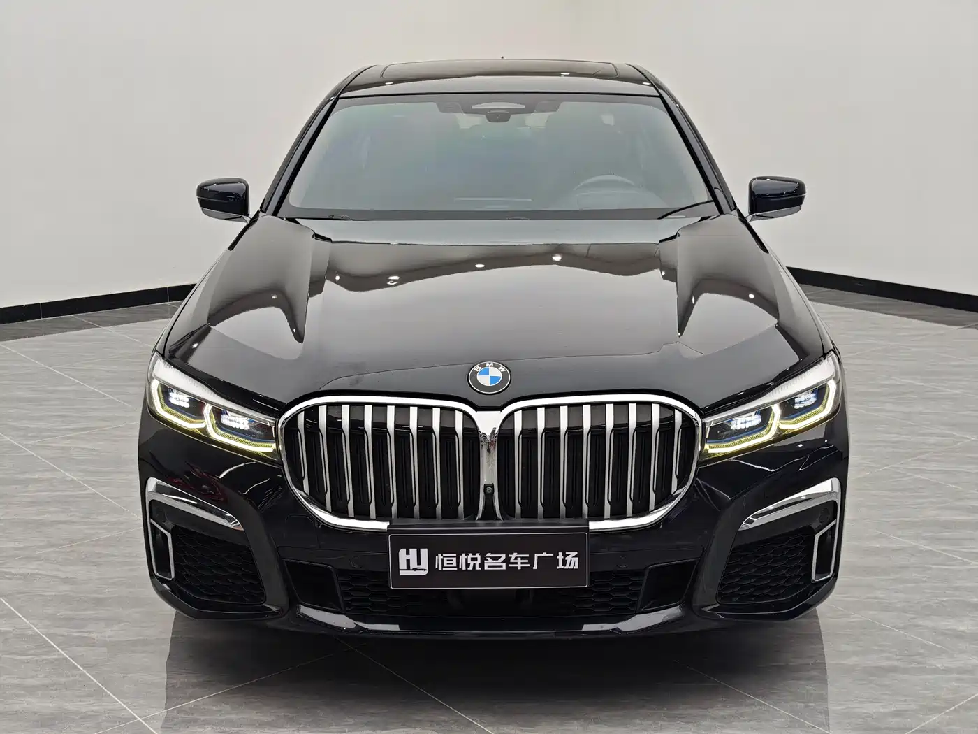 BMW 7 Series 2019 740Li xDrive Executive M Sport Package фото 2