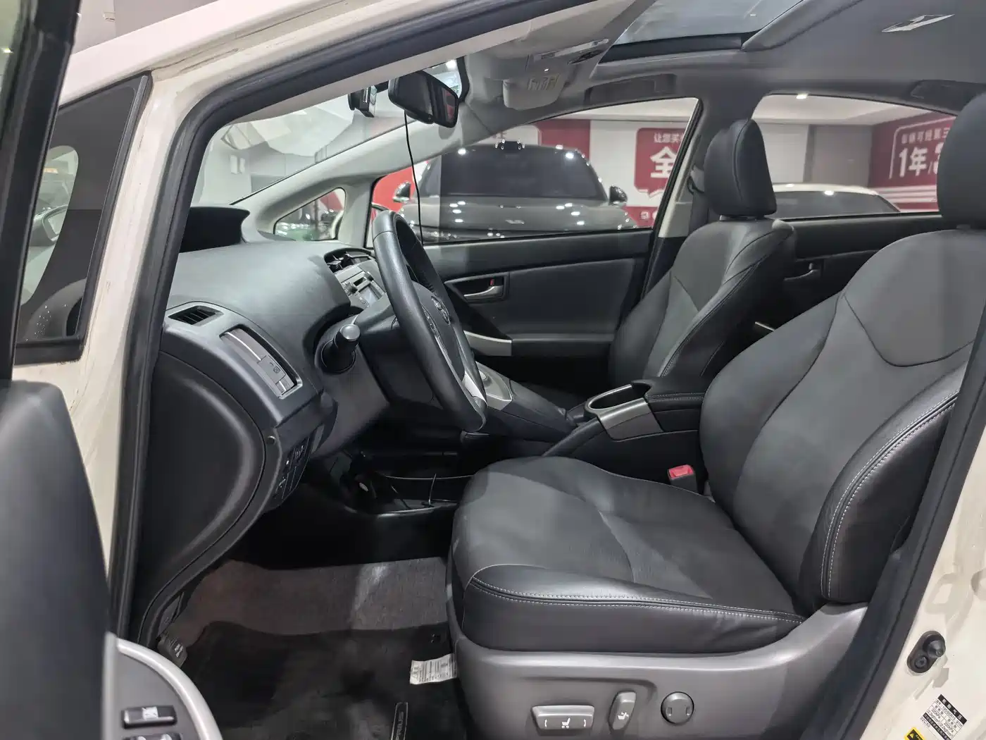 Toyota Prius 2013 2012 1.8L Luxury Advanced Edition