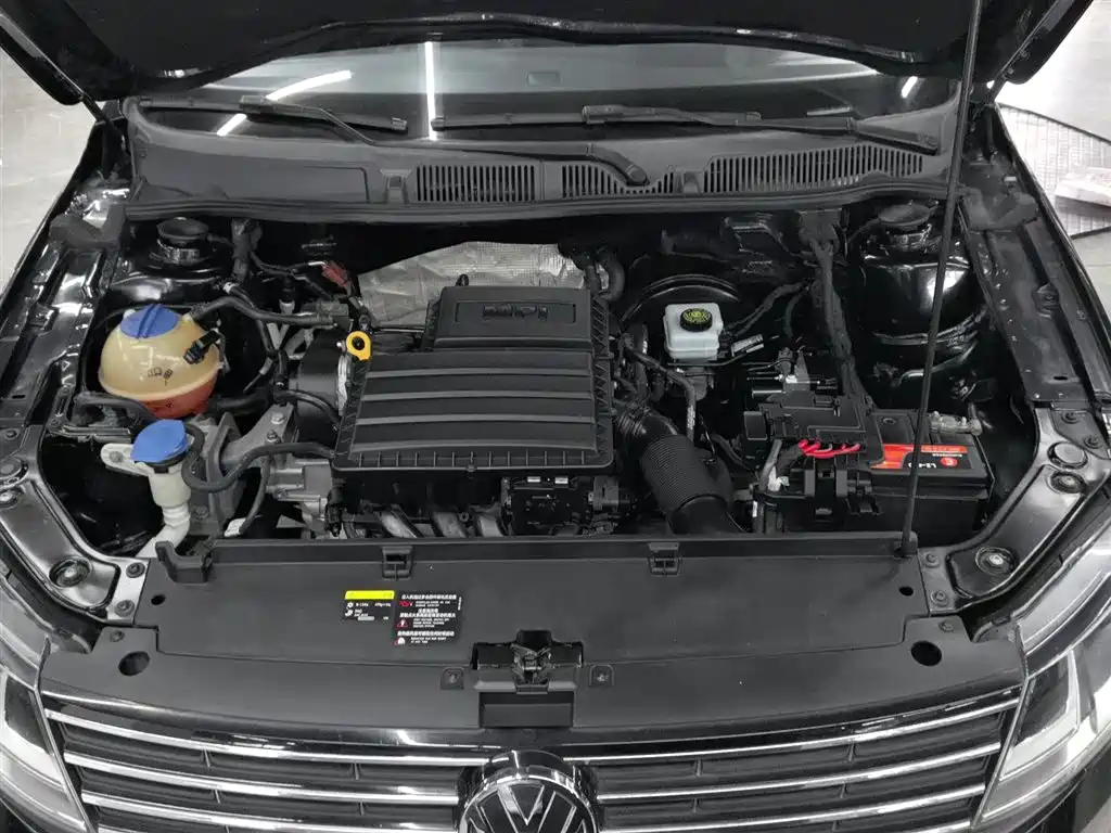 Volkswagen Lavida 2017 1.6L Manual Comfort Edition фото 24