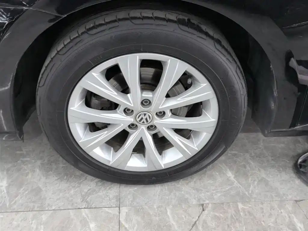 Volkswagen Lavida 2017 1.6L Manual Comfort Edition фото 5