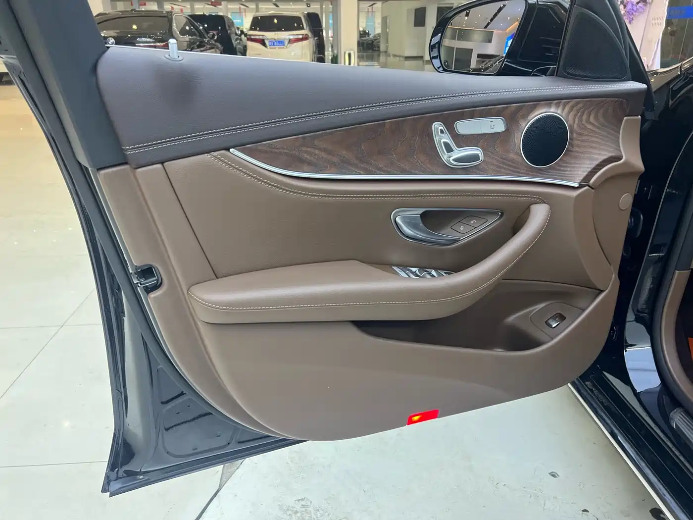 Mercedes-Benz E-Class 2023 E 260 L фото 9