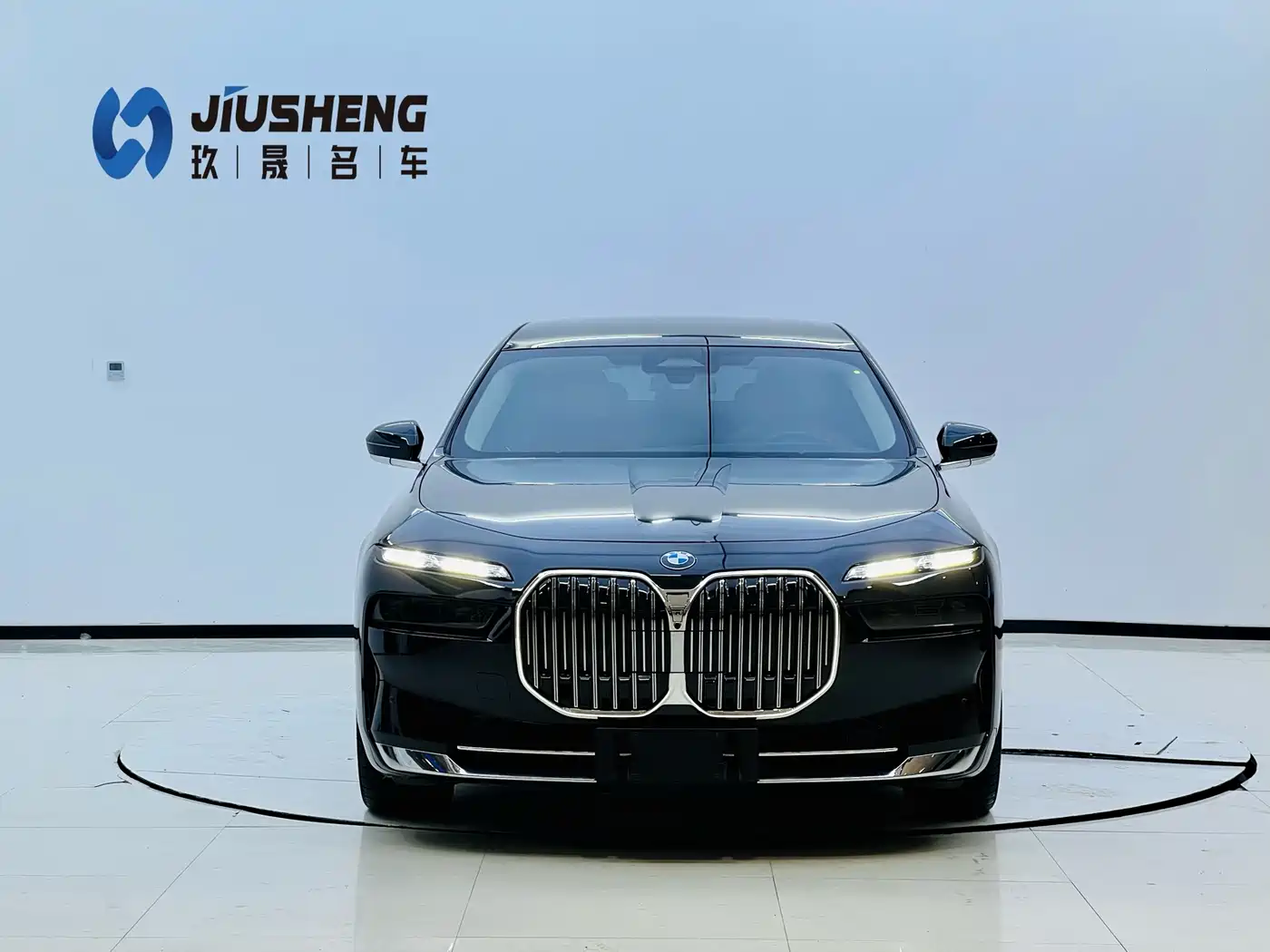 BMW 7 Series 2023 Model 740Li Leading Luxury Package фото 2