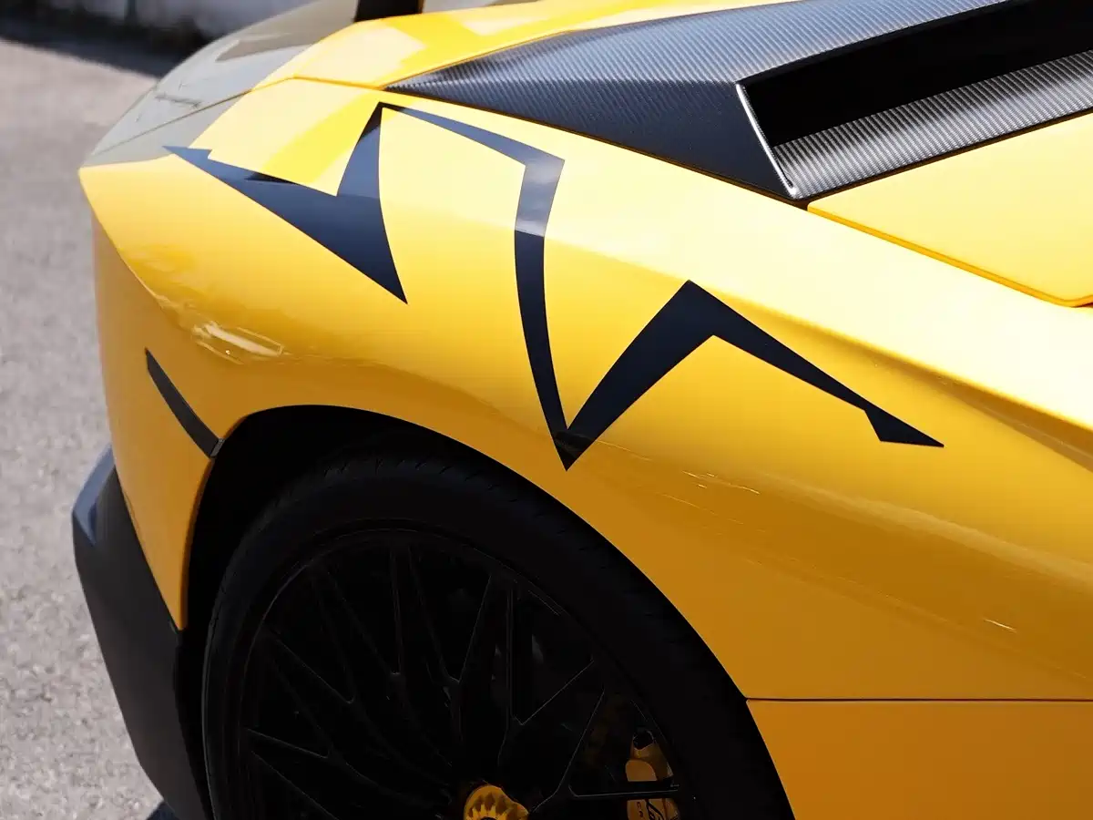 LAMBORGHINI AVENTADOR